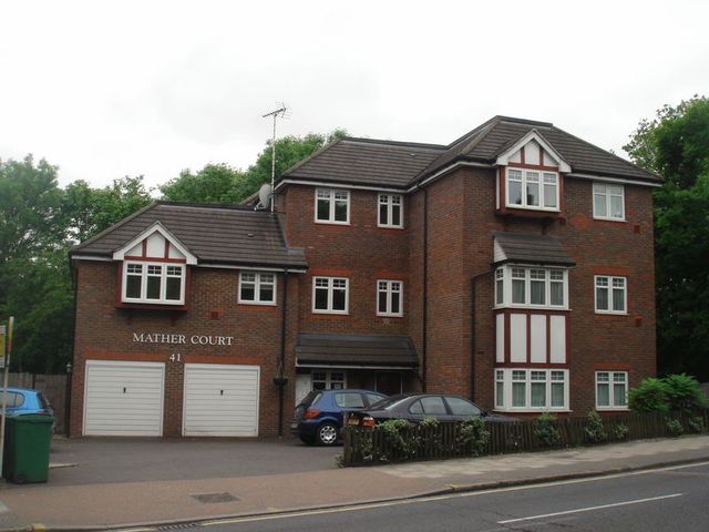  Image of 2 Bedroom Flat  To Rent at Kenton Road  Harrow, HA3 0AD