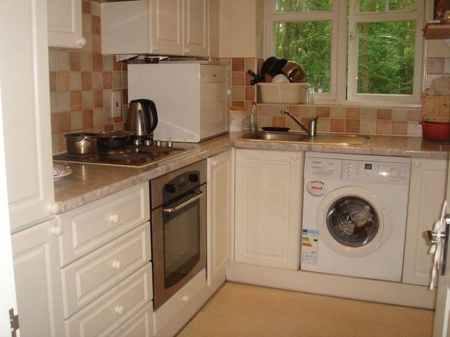  Image of 2 Bedroom Flat  To Rent at Kenton Road  Harrow, HA3 0AD