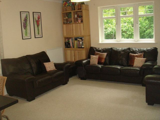  Image of 2 Bedroom Flat  To Rent at Kenton Road  Harrow, HA3 0AD