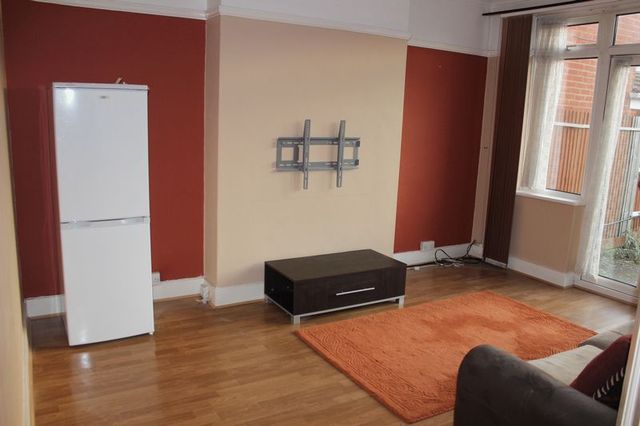  Image of 1 Bedroom Flat  To Rent at Mayfield Avenue  Harrow, HA3 8EU
