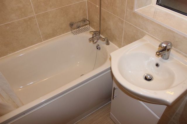  Image of 1 Bedroom Flat  To Rent at Mayfield Avenue  Harrow, HA3 8EU