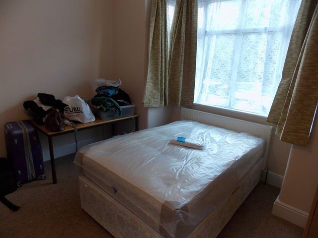  Image of 6 Bedroom Detached  To Rent at Mayfield Close  Uxbridge, UB10 0DU
