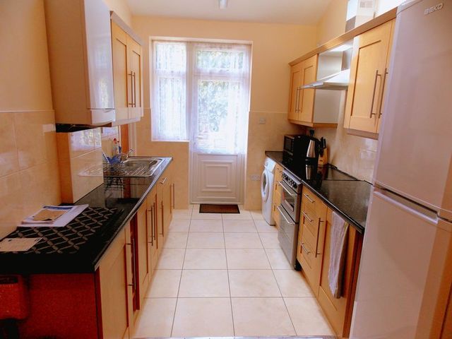  Image of 6 Bedroom Detached  To Rent at Mayfield Close  Uxbridge, UB10 0DU