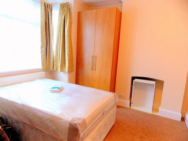  Image of 6 Bedroom Detached  To Rent at Mayfield Close  Uxbridge, UB10 0DU