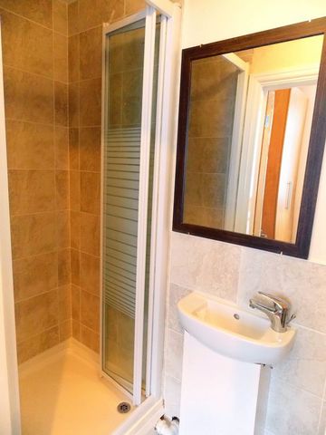  Image of 6 Bedroom Detached  To Rent at Mayfield Close  Uxbridge, UB10 0DU