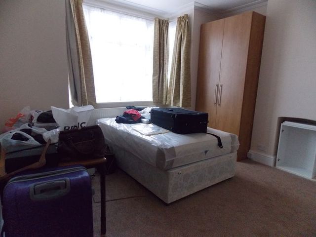  Image of 6 Bedroom Detached  To Rent at Mayfield Close  Uxbridge, UB10 0DU