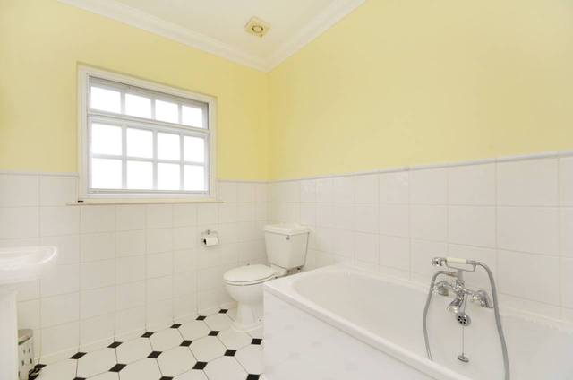  Image of 3 Bedroom Detached  To Rent at Mayston Mews  Greenwich, SE10 0LY