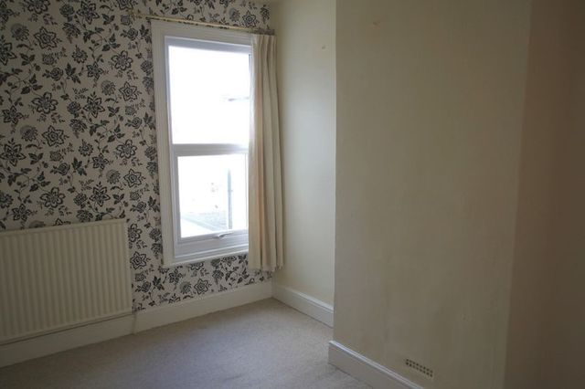  Image of 3 Bedroom Semi-Detached  To Rent at Mcintyre Road  Worcester, WR2 5LG