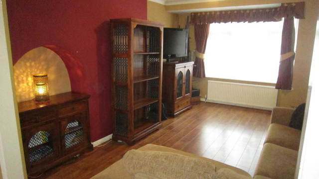  Image of 3 Bedroom Semi-Detached  To Rent at Middlesex  Hayes, UB4 8HA