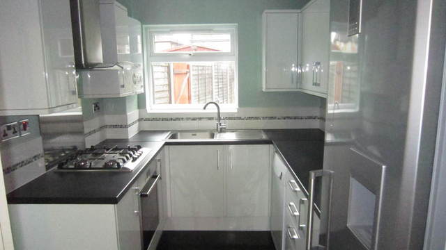  Image of 3 Bedroom Semi-Detached  To Rent at Middlesex  Hayes, UB4 8HA