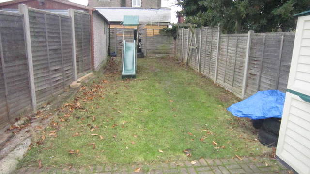  Image of 3 Bedroom Semi-Detached  To Rent at Middlesex  Hayes, UB4 8HA