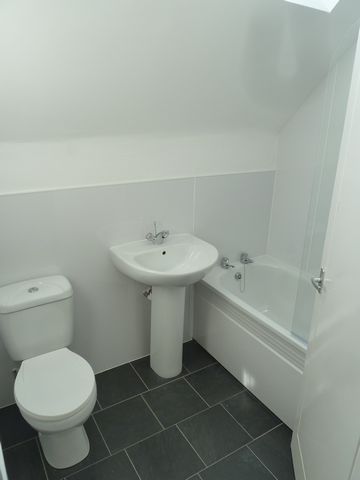  Image of 2 Bedroom Flat  To Rent at Newington Edinburgh Edinburgh, EH9 2DG