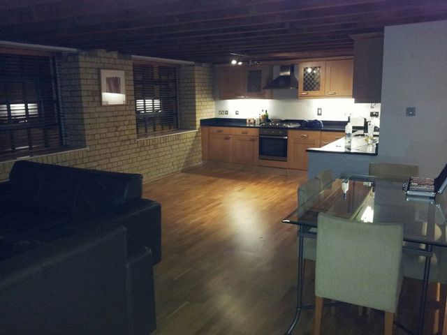  Image of 2 Bedroom Flat  To Rent at Wapping Wall  London, E1W 3SJ