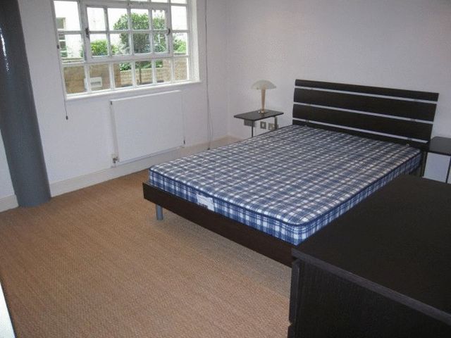  Image of 2 Bedroom Flat  To Rent at Wapping Wall  London, E1W 3SJ