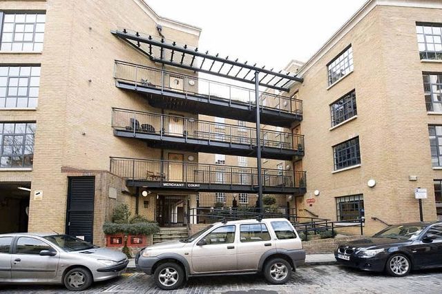 Image of 2 Bedroom Flat  To Rent at Wapping Wall  London, E1W 3SJ