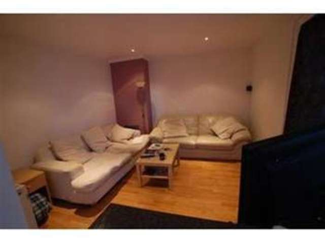 Image of 4 Bedroom Terraced  To Rent at Putney Heath, SW15 3HX