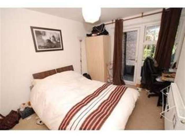  Image of 4 Bedroom Terraced  To Rent at Putney Heath, SW15 3HX