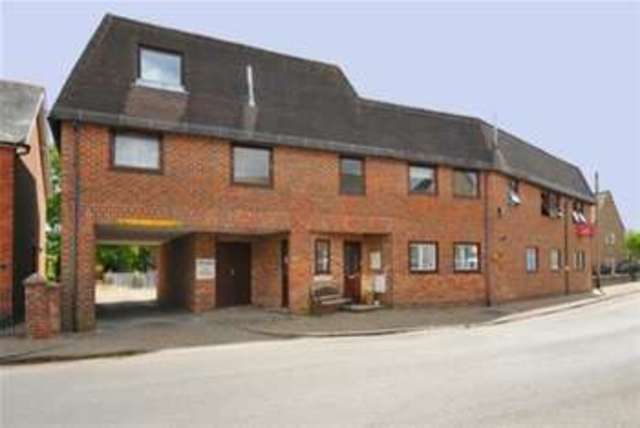  Image of 1 Bedroom Flat  To Rent at Midhurst, GU29 9JX