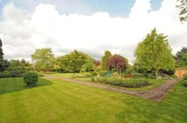  Image of 3 Bedroom Flat  For Sale at 164 Manor Road Chigwell Grange Hill, IG7 5PT