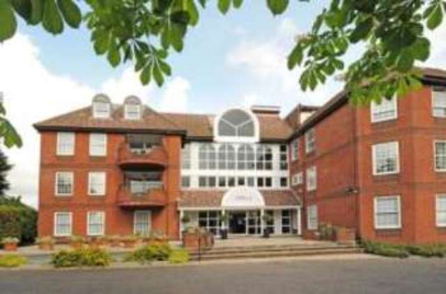  Image of 3 Bedroom Flat  For Sale at 164 Manor Road Chigwell Grange Hill, IG7 5PT
