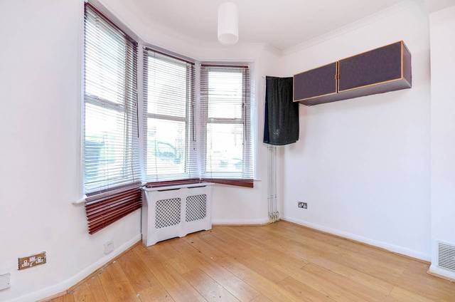  Image of 1 Bedroom Flat  For Sale at Millfields Road  Lower Clapton, E5 0AD