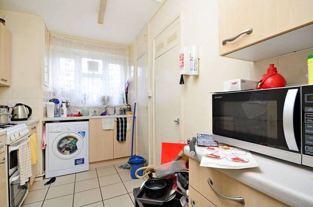  Image of 2 Bedroom Flat  For Sale at Milton Grove  Hackney, N16 8QS