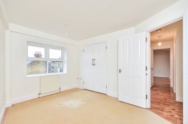  Image of 2 Bedroom Flat  For Sale at Mitcham Road  Tooting, SW17 9NN