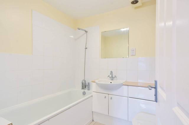  Image of 2 Bedroom Flat  For Sale at Mitcham Road  Tooting, SW17 9NN