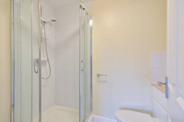  Image of 2 Bedroom Flat  For Sale at Mitcham Road  Tooting, SW17 9NN