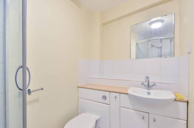  Image of 2 Bedroom Flat  For Sale at Mitcham Road  Tooting, SW17 9NN