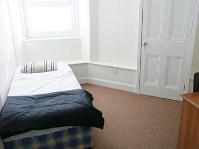  Image of 4 Bedroom Flat  To Rent at Bruntsfield Edinburgh Edinburgh, EH10 4NQ
