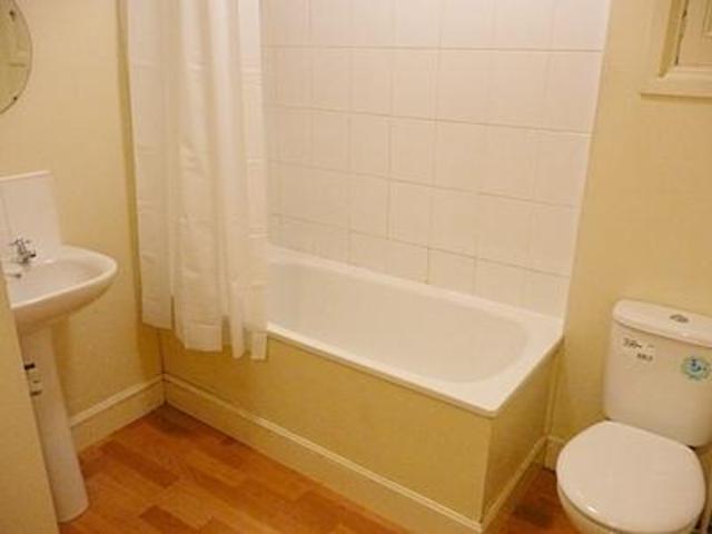 Image of 4 Bedroom Flat  To Rent at Bruntsfield Edinburgh Edinburgh, EH10 4NQ