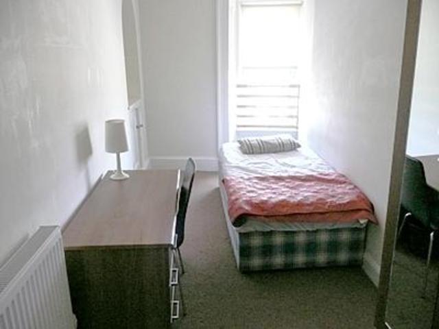  Image of 4 Bedroom Flat  To Rent at Bruntsfield Edinburgh Edinburgh, EH10 4NQ