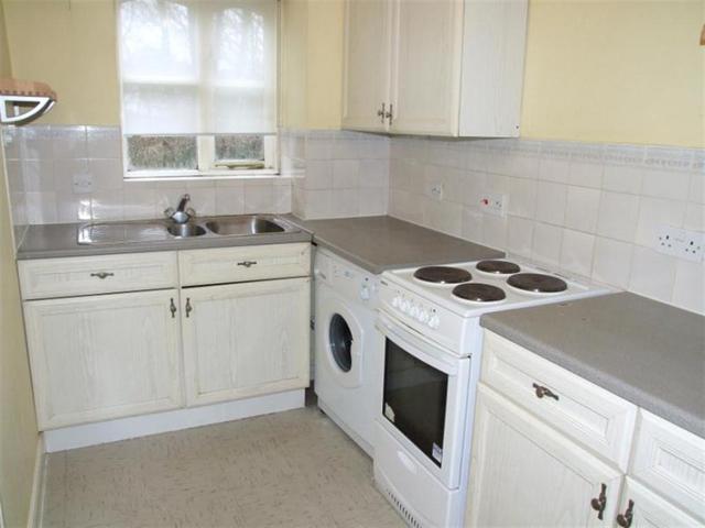  Image of 1 Bedroom Flat  To Rent at Hackbridge Surrey Mitcham, CR4 4FD