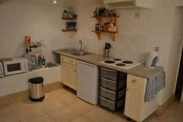  Image of 1 Bedroom Property  To Rent at Musard Road  Fulham, W6 8NR