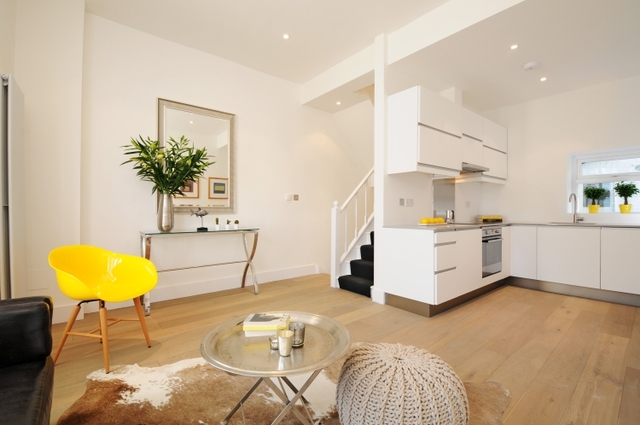  Image of 2 Bedroom Detached  To Rent at Mysore Road  London, SW11 5SA