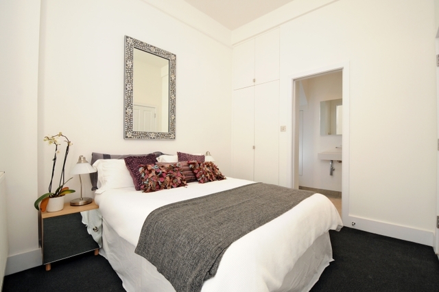  Image of 2 Bedroom Detached  To Rent at Mysore Road  London, SW11 5SA