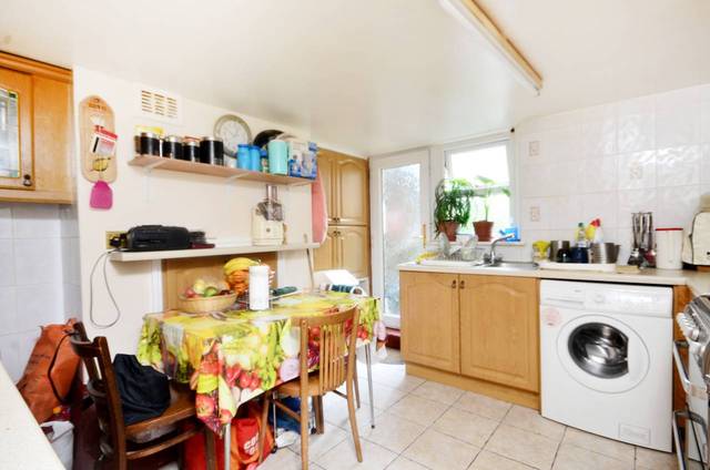  Image of 6 Bedroom Detached  For Sale at Narford Road  Upper Clapton, E5 8RD