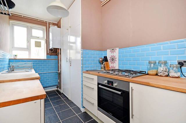  Image of 1 Bedroom Flat  For Sale at Narford Road  Hackney, E5 8RD