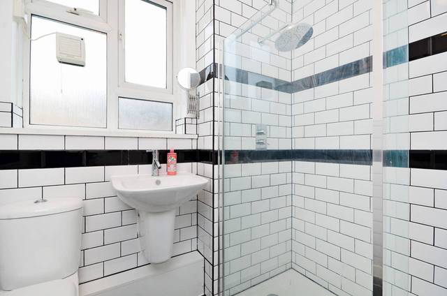  Image of 1 Bedroom Flat  For Sale at Narford Road  Hackney, E5 8RD