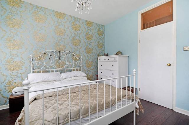  Image of 1 Bedroom Flat  For Sale at Narford Road  Hackney, E5 8RD