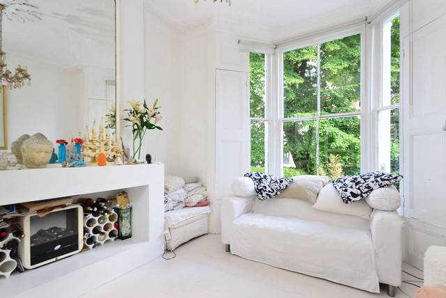  Image of 6 Bedroom Detached  For Sale at Navarino Road  London Fields, E8 1AD