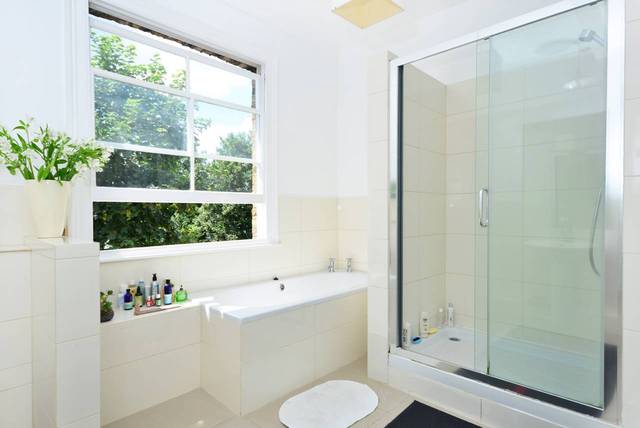  Image of 6 Bedroom Detached  For Sale at Navarino Road  London Fields, E8 1AD