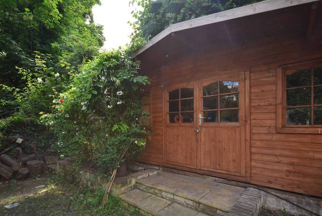  Image of 6 Bedroom Detached  For Sale at Navarino Road  London Fields, E8 1AD