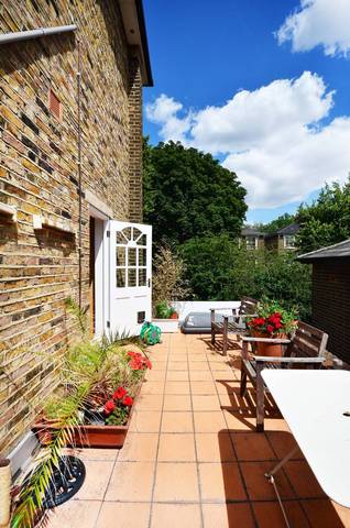  Image of 6 Bedroom Detached  For Sale at Navarino Road  London Fields, E8 1AD