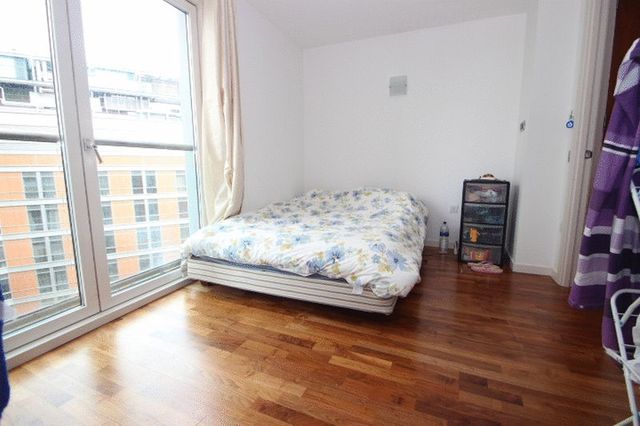  Image of Flat  For Sale at Fairmont Avenue  London, E14 9PW