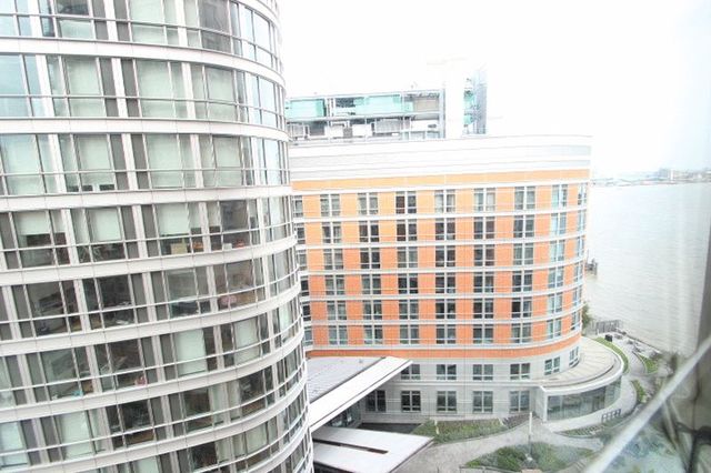  Image of Flat  For Sale at Fairmont Avenue  London, E14 9PW