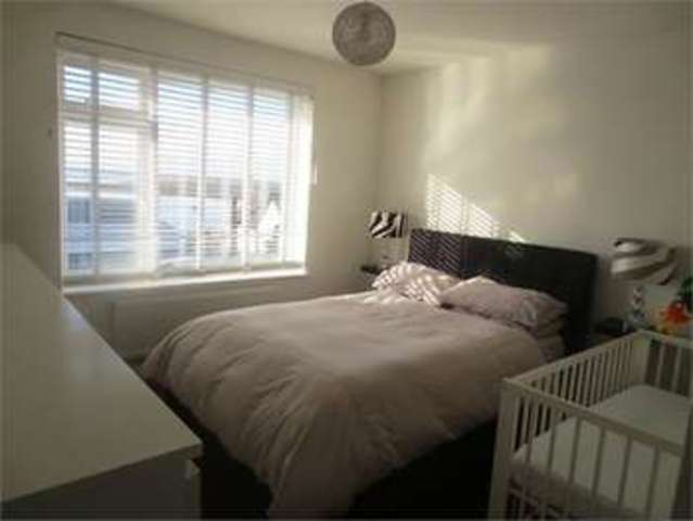  Image of 2 Bedroom Apartment  For Sale at New road Leigh on sea Leigh-on-Sea, SS9 2EB