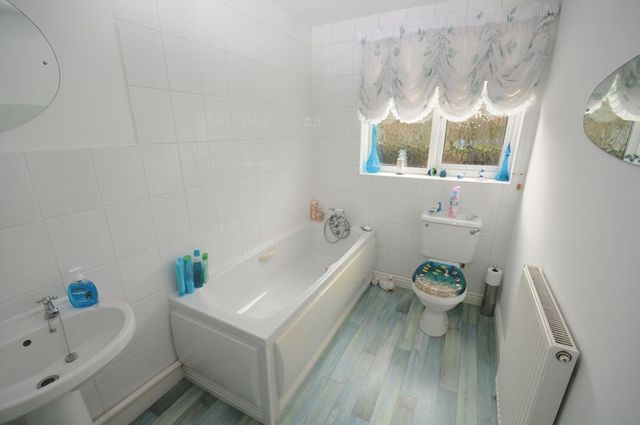  Image of 4 Bedroom Detached  For Sale at New Road  Uttoxeter, ST14 5DS