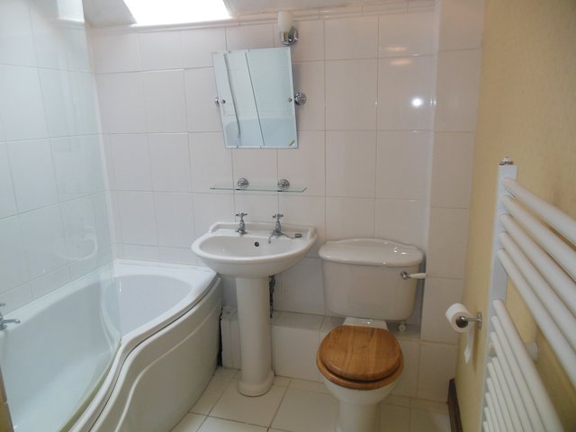  Image of 4 Bedroom Detached  To Rent at Kintbury Berkshire Kintbury, RG17 9UU